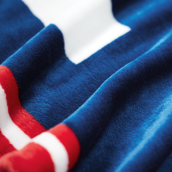 Gå till produkten: Americana-logotypens frottékudde